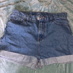 UO Mom High-waisted shorts